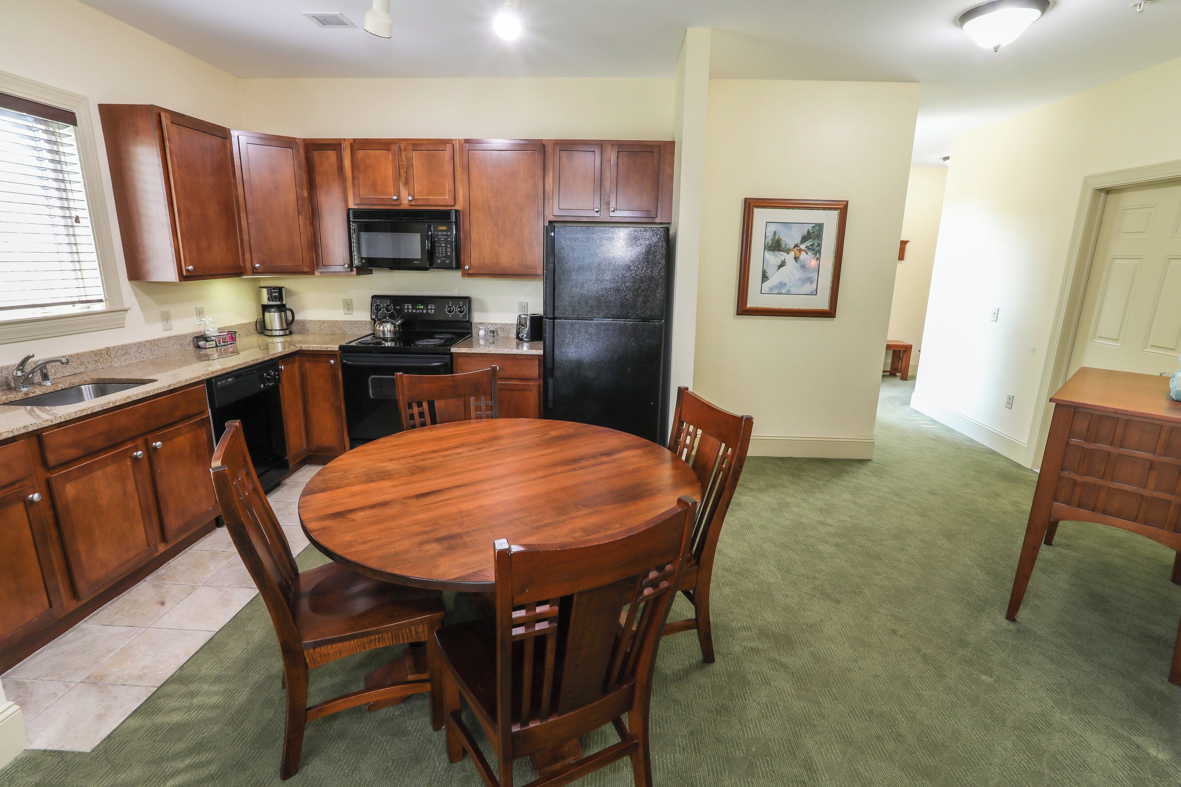 Room, 1 Bedroom, Jetted Tub (Kaatskill Mountain Club) | Dining room