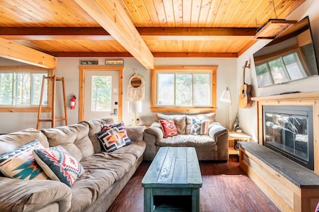 32-inch TV with cable channels. Kaatskill Mountain Club & Condos by Vail Resorts