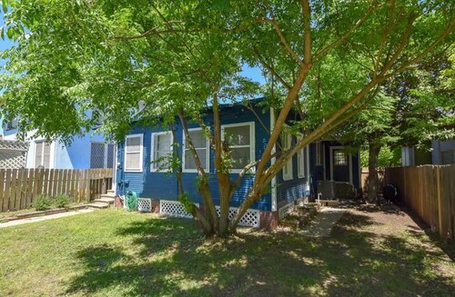 Calming Seaside Sanctuary, pet friendly 2-blocks from beach