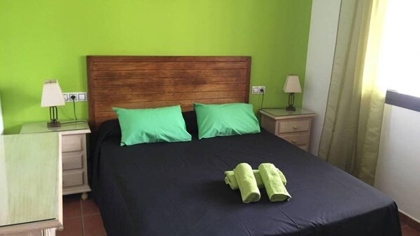 3 bedrooms, iron/ironing board, free WiFi, bed sheets