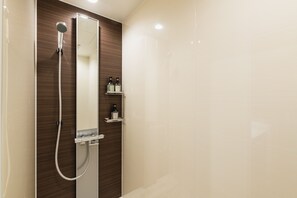 Bathroom shower - Grand Base Shianbashi (Nagasaki)