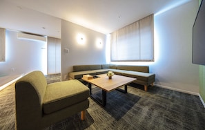 Deluxe-Zimmer, Nichtraucher (F) | Wohnbereich | Flachbildfernseher