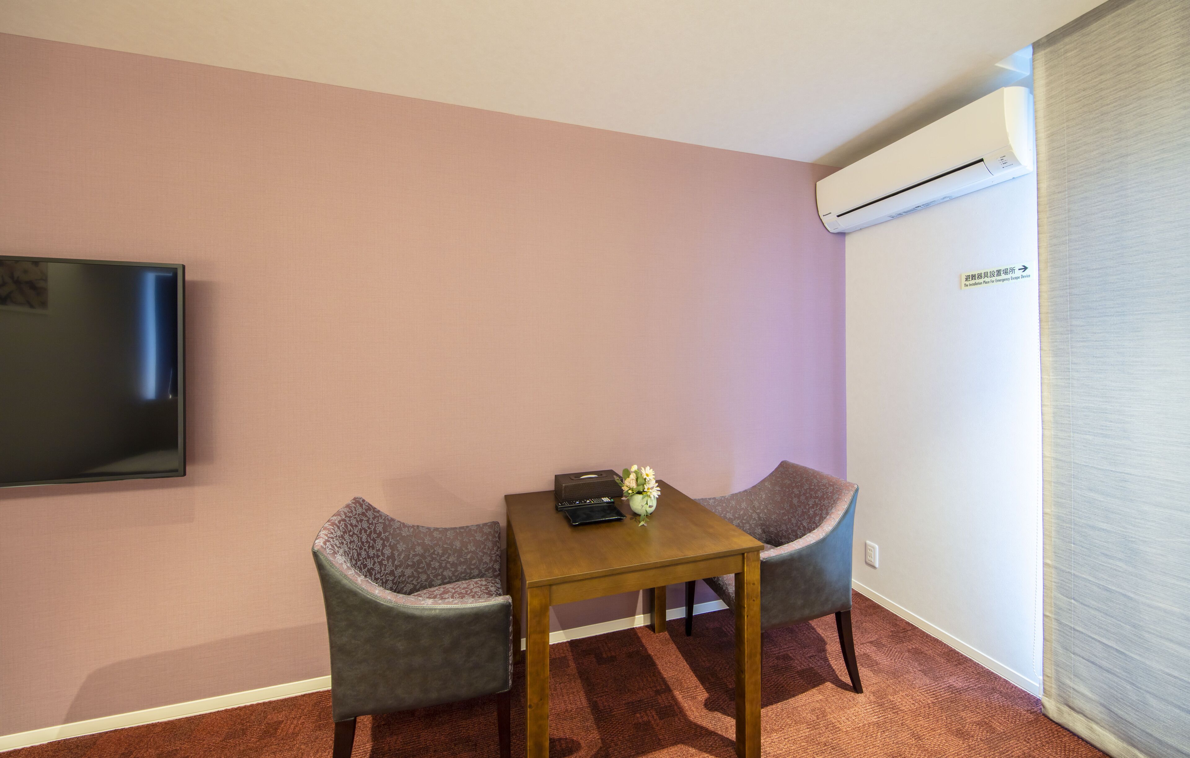 superior d non-smoking | in-room dining