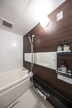 Habitació estàndard, no fumadors (A) | Bany | Articles de tocador gratuïts, assecador de cabells, sabatilles i bidet