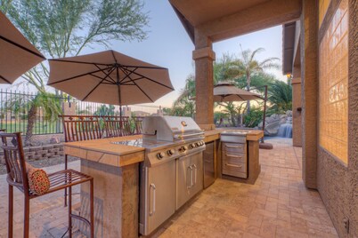 Queen Creek Village: Golf & Mt VIEWS, Htd POOL, Spa, Putt Green, Fire Pit, Bikes, Comm Center