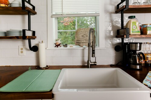 Relaxing apartment - sleeps 4 - 2 blocks from beach - pet friendly 