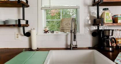 Relaxing apartment - sleeps 4 - 2 blocks from beach - pet friendly