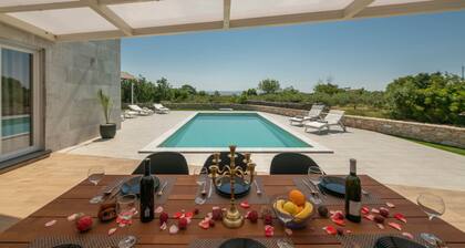 Brand new top villa *****, with heated pool, only 2 km from the sea