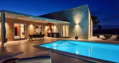 Ganz neue Top Villa *****,mit beheizter Pool,nur 2 km vom Meer entfernt