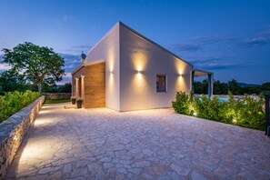 Exterior - Brand new top villa *****, with heated pool, only 2 km from the sea (Rakalj)