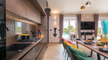Fridge, microwave, oven, stovetop