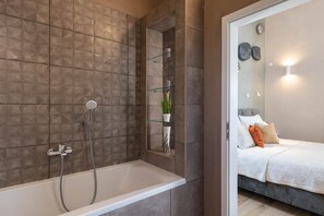 Bathtub, hair dryer, bidet, towels