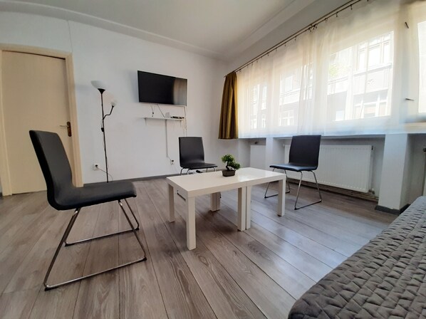 TV - Central Apartment Bucharest (București)