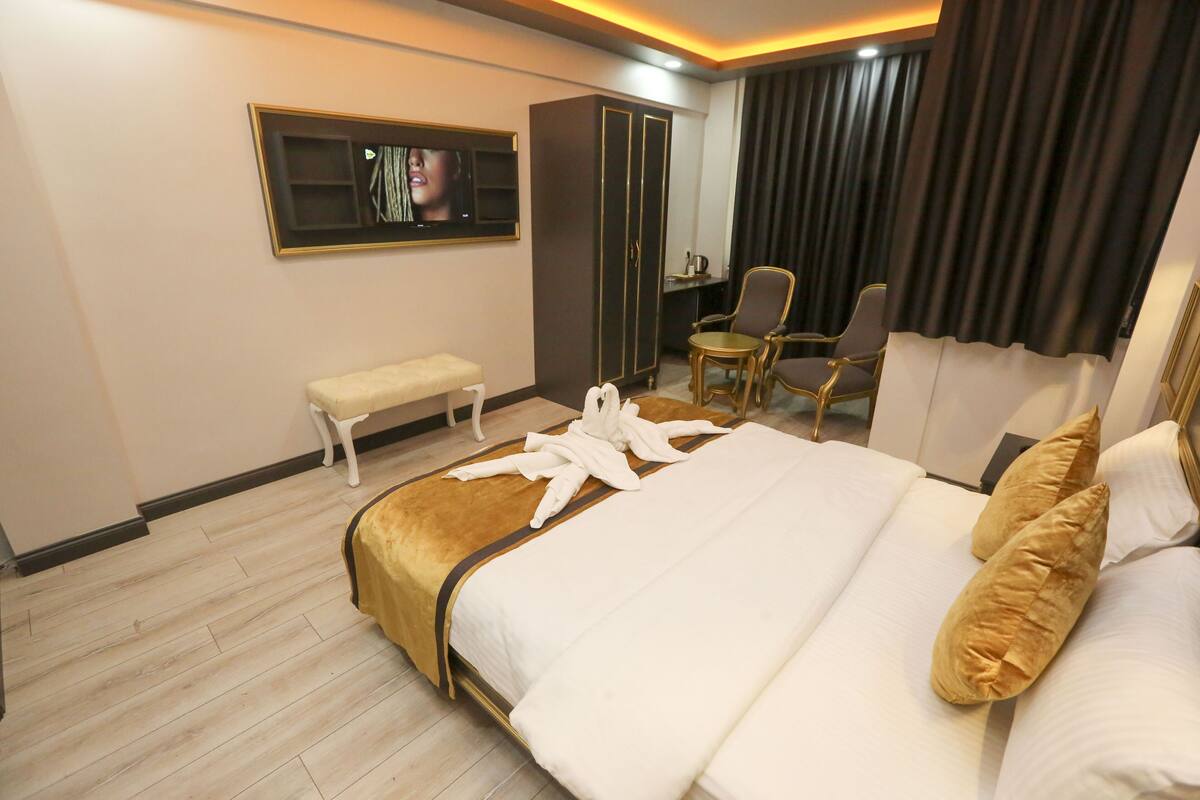Premium bedding, minibar, in-room safe, desk