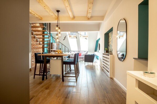 Deluxe Apartment | Dining room