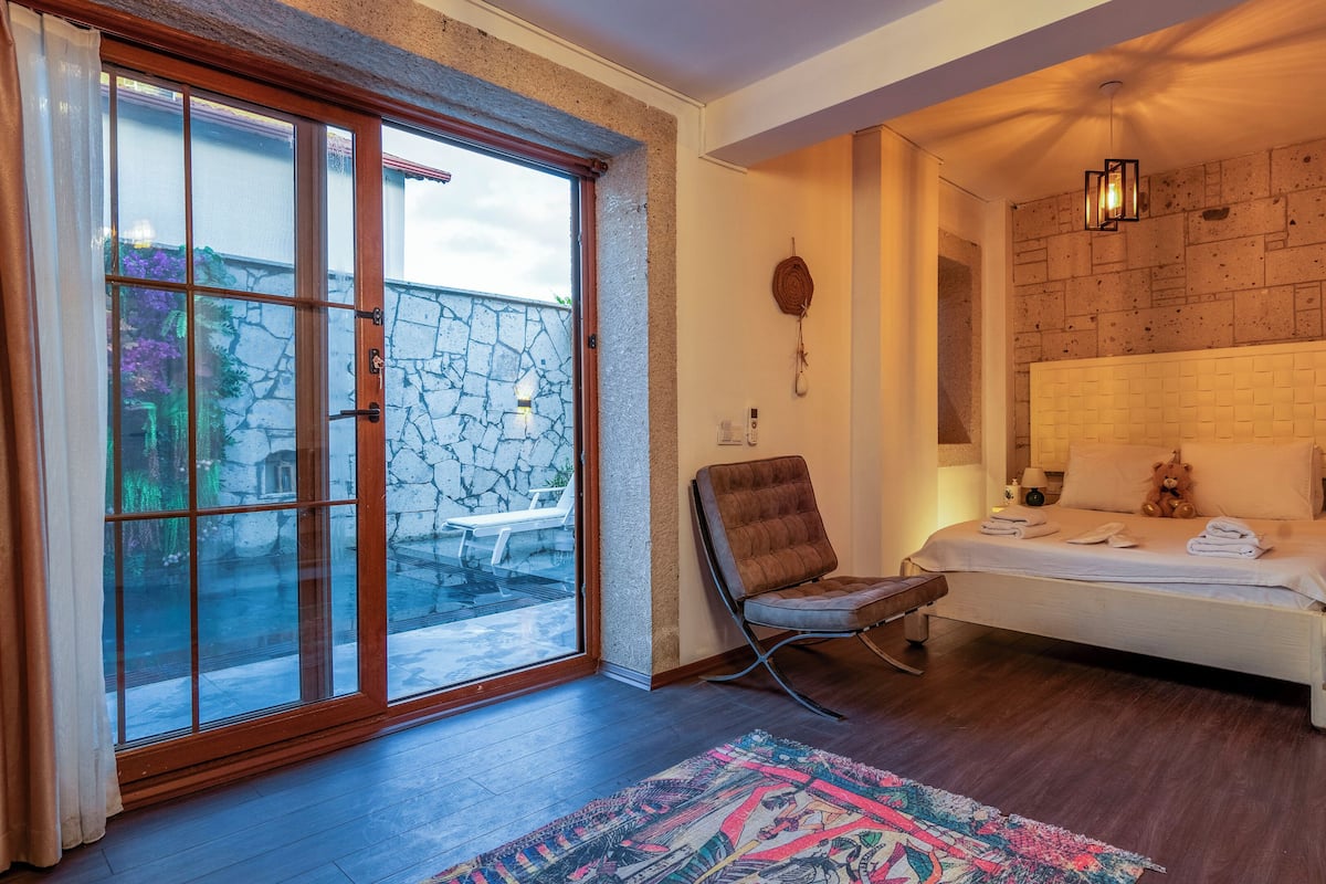 Premium bedding, desk, laptop workspace, soundproofing