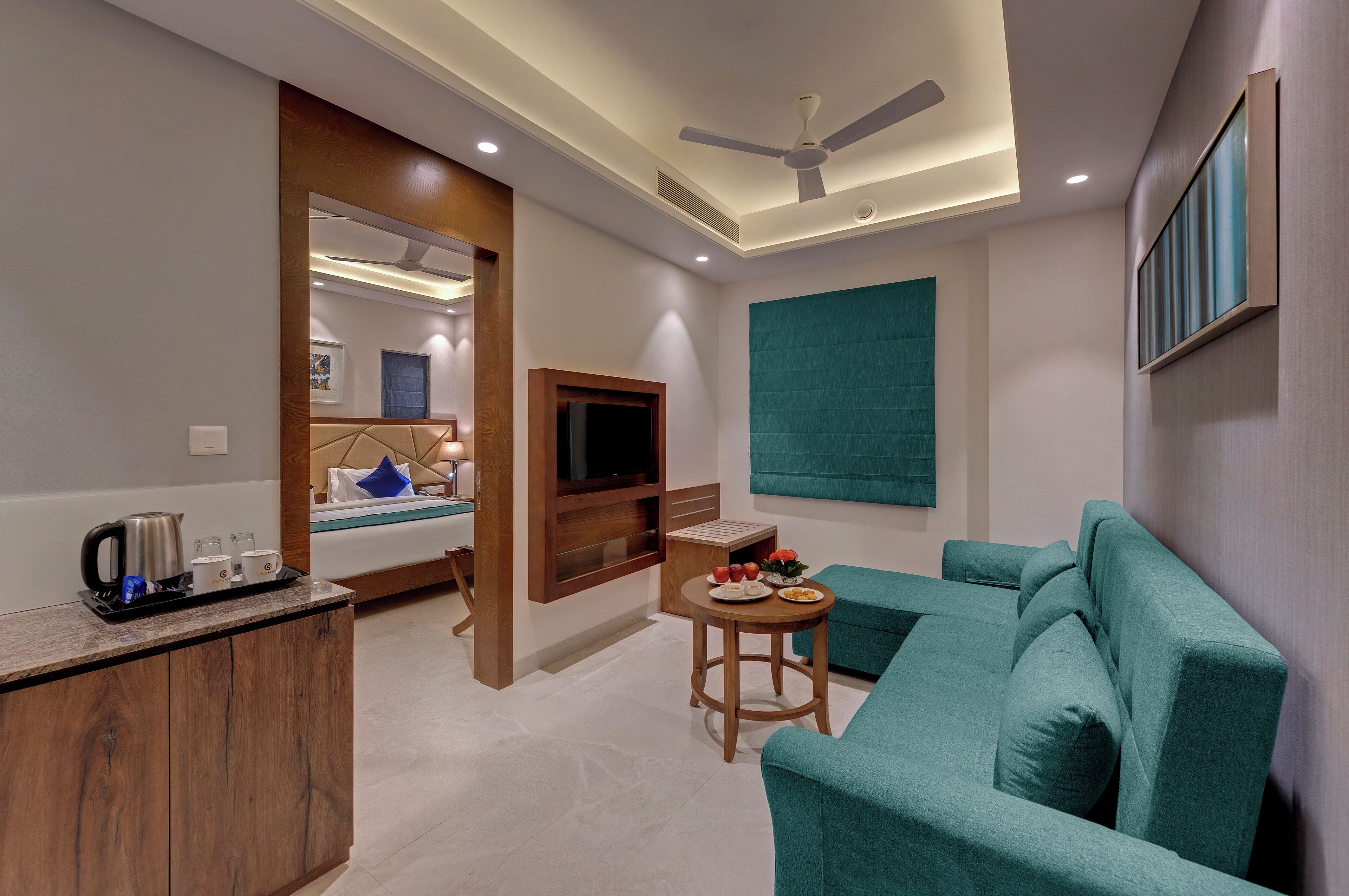 Luxury-Zimmer | Wohnbereich | 32-Zoll-LCD-Fernseher mit Kabelempfang, Fernseher