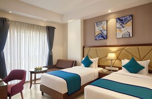 Premium Room | In-room safe, desk, blackout curtains, soundproofing - Click Hotel Aurangabad (Chhatrapati Sambhajinagar)