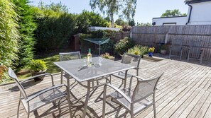 รับประทานอาหารกลางแจ้ง