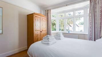 2 bedrooms, individually decorated, individually furnished