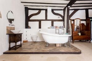 Bathroom - Byngley House (Poole)