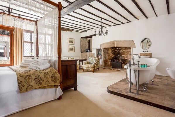 House (3 Bedrooms) | 3 bedrooms, blackout drapes, WiFi, bed sheets - Byngley House (Poole)