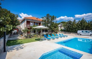 Pool - Awesome home in Novi Vinodolski (Novi Vinodolski)