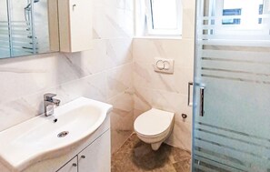 Shower, hair dryer - Awesome home in Novi Vinodolski (Novi Vinodolski)