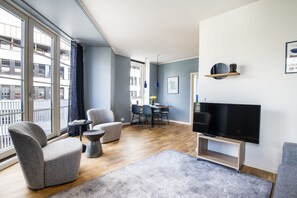 1 bedroom swanky apartment | Living area