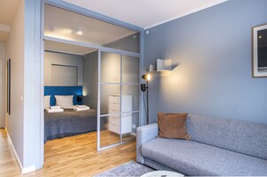 1 Bedroom Apartment | Hypo-allergenic bedding, individually decorated, desk, laptop workspace