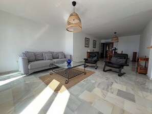 Living area - Bright apartment 1st line beach (Estepona)