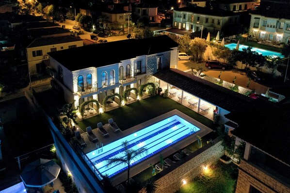 Outdoor pool - Cemal Alaçatı Hotel (Cesme)