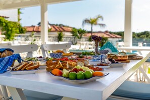 Free daily local cuisine breakfast - Cemal Alaçatı Hotel (Cesme)
