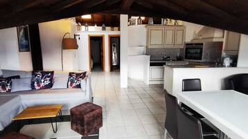 Fernseher, Tischtennisplatte