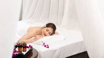 Couples treatment room(s), sauna, hot tub, steam room, body treatments