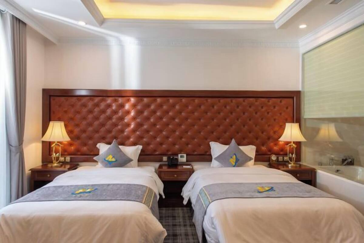 Minibar, két bảo mật tại phòng, bàn 