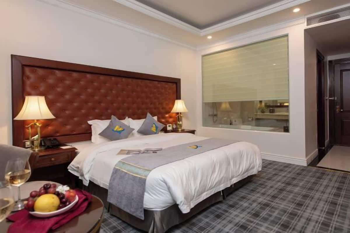 Minibar, két bảo mật tại phòng, bàn 