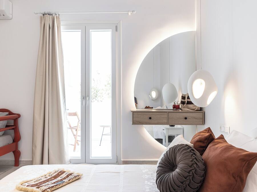 Executive Suite | Individually decorated, individually furnished, laptop workspace