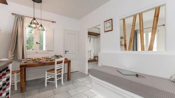 Deluxe Suite, Garden View | Individually decorated, individually furnished, laptop workspace