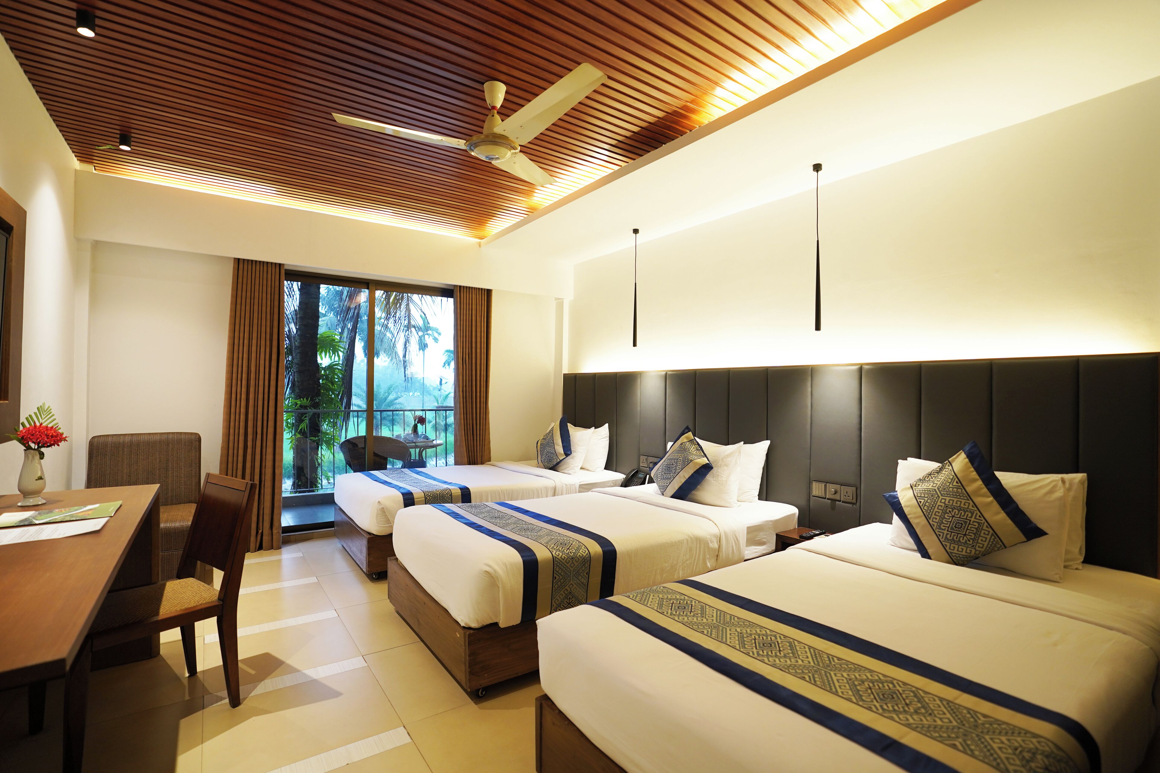 Premium Double or Twin Room | Egyptian cotton sheets, premium bedding, memory foam beds, desk