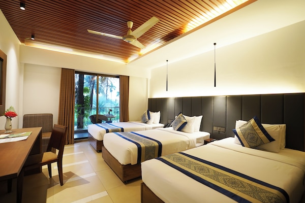 Premium Double or Twin Room | Egyptian cotton sheets, premium bedding, memory foam beds, desk