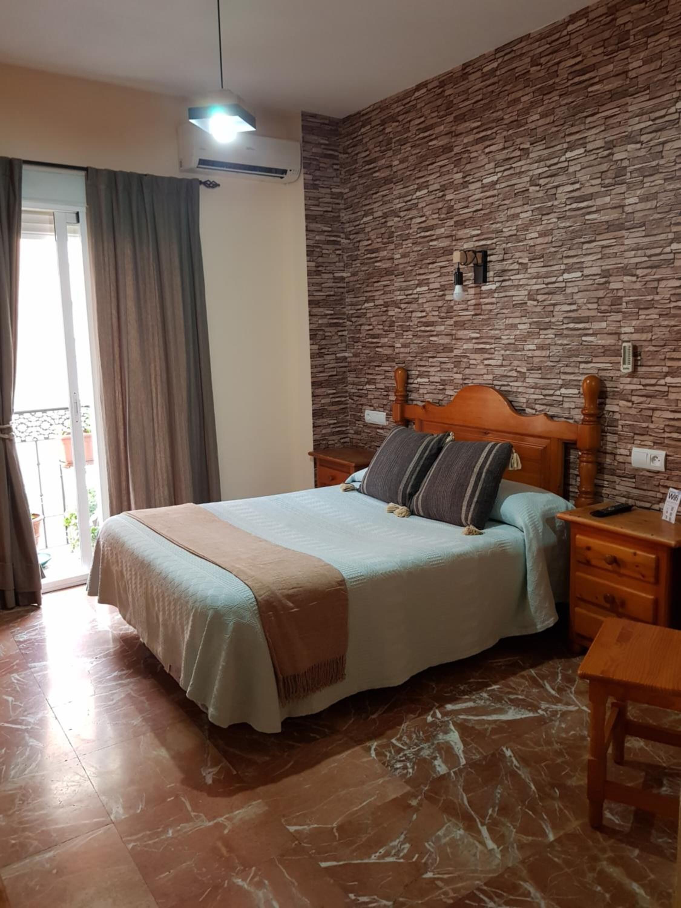 獨特裝潢、布置獨特、書桌、筆電工作空間