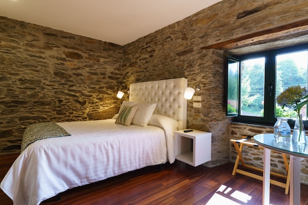 Deluxe Room, 1 Queen Bed, Non Smoking, Garden View | Egyptian cotton sheets, premium bedding, down comforters