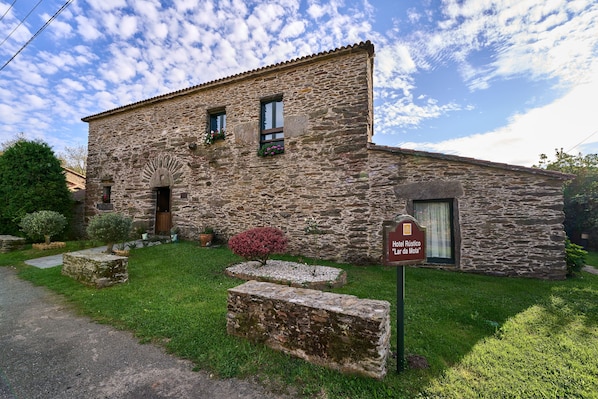 Façana frontal de l'allotjament