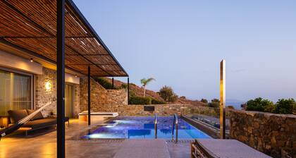 Kumo Villa III - Luxe Coastal Escape with Sea Views