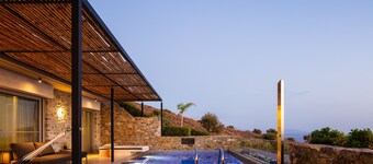 Kumo Villa III - Luxe Coastal Escape with Sea Views
