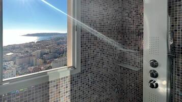 Dusche, Haartrockner, Toilettenpapier