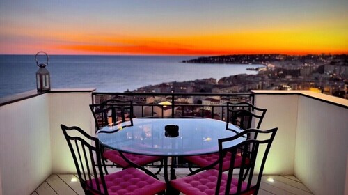 MAGNIFIQUE MINI VILLA 2 PIÈCES,IMMENSES TERRASSES,VUE MER FÉÉRIQUE & PARKING