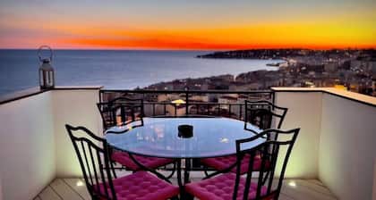 MAGNIFIQUE MINI VILLA 2 PIÈCES,IMMENSES TERRASSES,VUE MER FÉÉRIQUE & PARKING