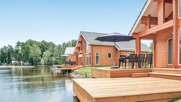 Outdoor dining - Lovely home in HEEL with lake view (HEEL)